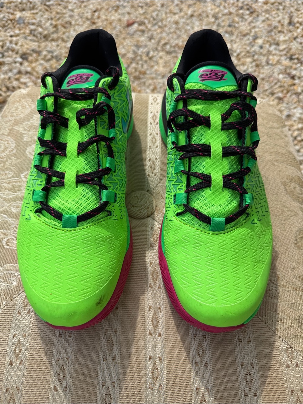 Under Armour ClutchFit Drive 3 basketball sneakers